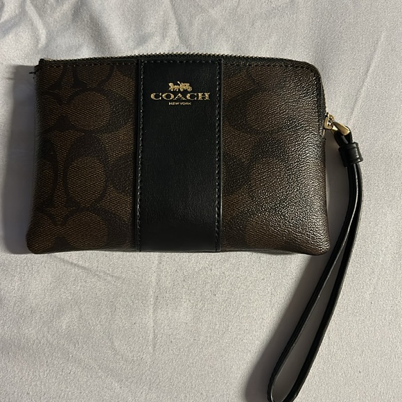 Coach wristlet - Picture 1 of 3